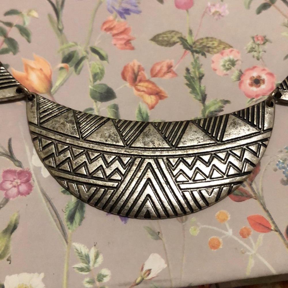 Silver statement necklace - Picture 3 of 3